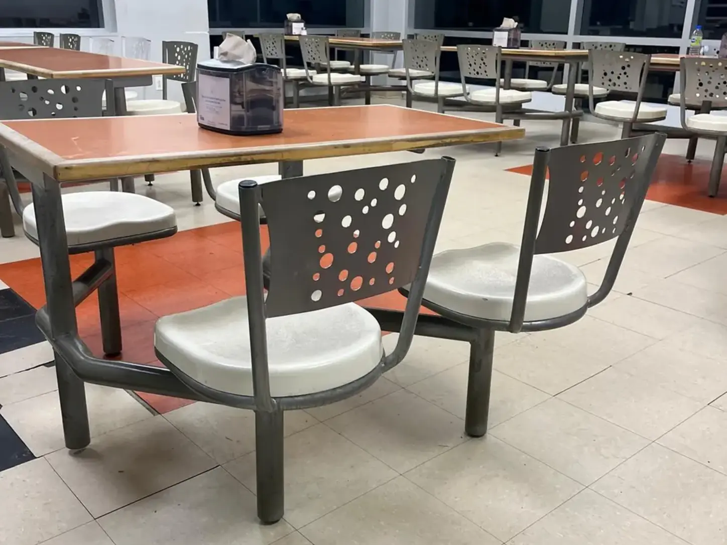 03-cafeteria-avant Avant